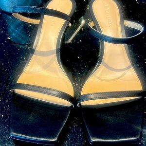 Never worn bitter Veneta mule black